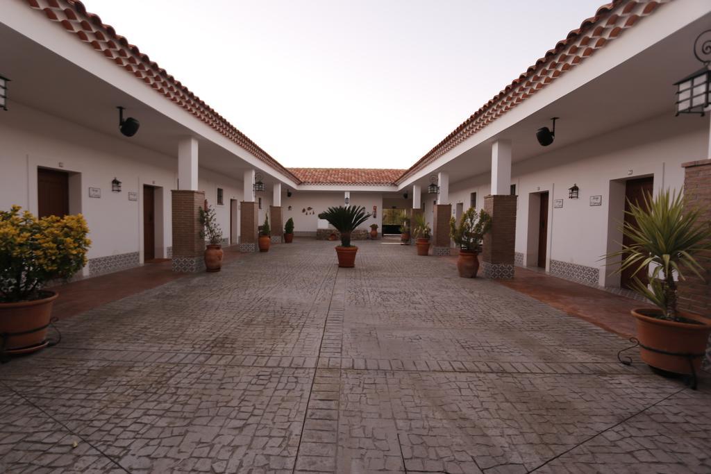 Hotel Rural Arroyo La Plata By Bossh Hotels Jerez De Los Caballeros Exterior photo