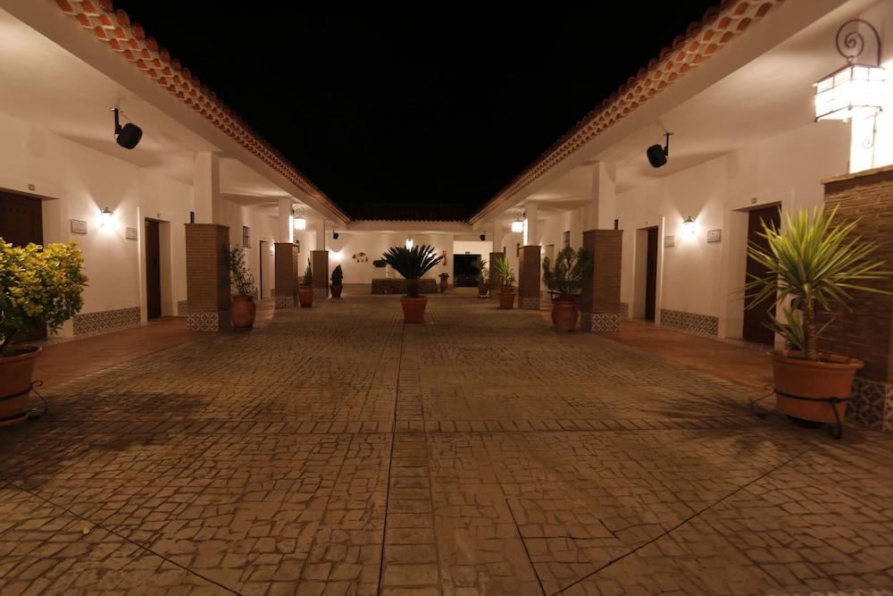 Hotel Rural Arroyo La Plata By Bossh Hotels Jerez De Los Caballeros Exterior photo