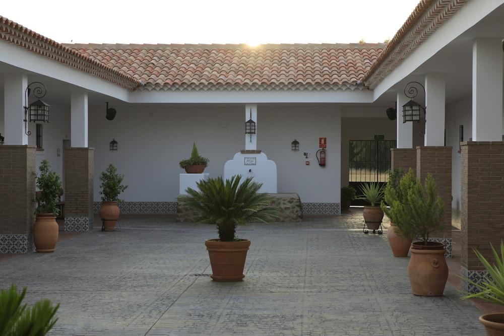 Hotel Rural Arroyo La Plata By Bossh Hotels Jerez De Los Caballeros Exterior photo
