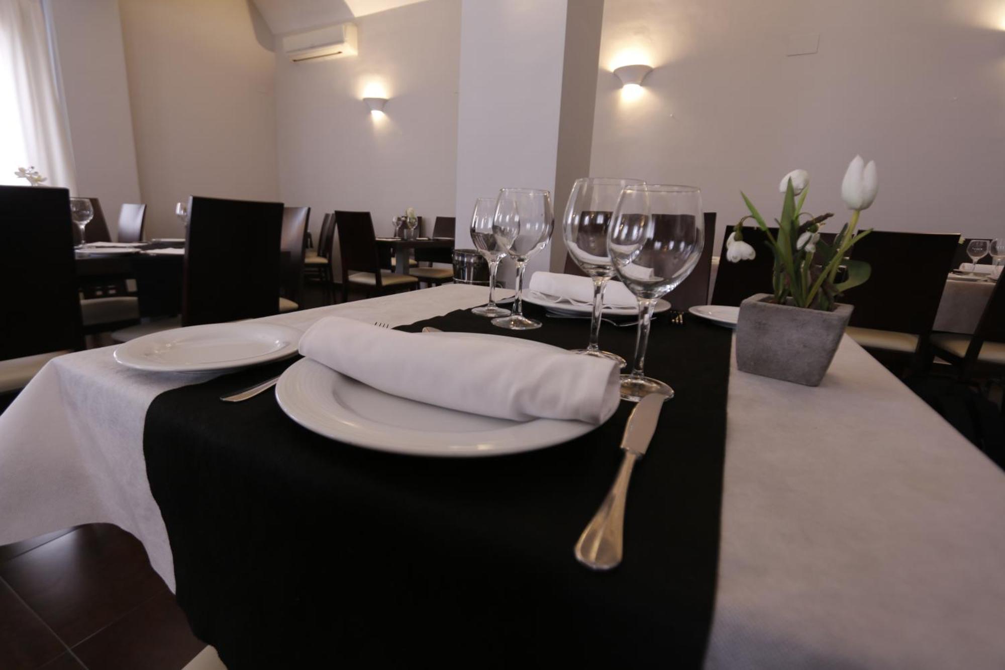Hotel Rural Arroyo La Plata By Bossh Hotels Jerez De Los Caballeros Exterior photo