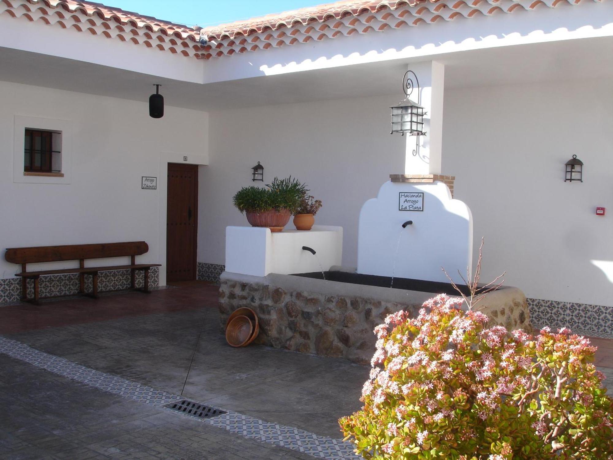 Hotel Rural Arroyo La Plata By Bossh Hotels Jerez De Los Caballeros Exterior photo