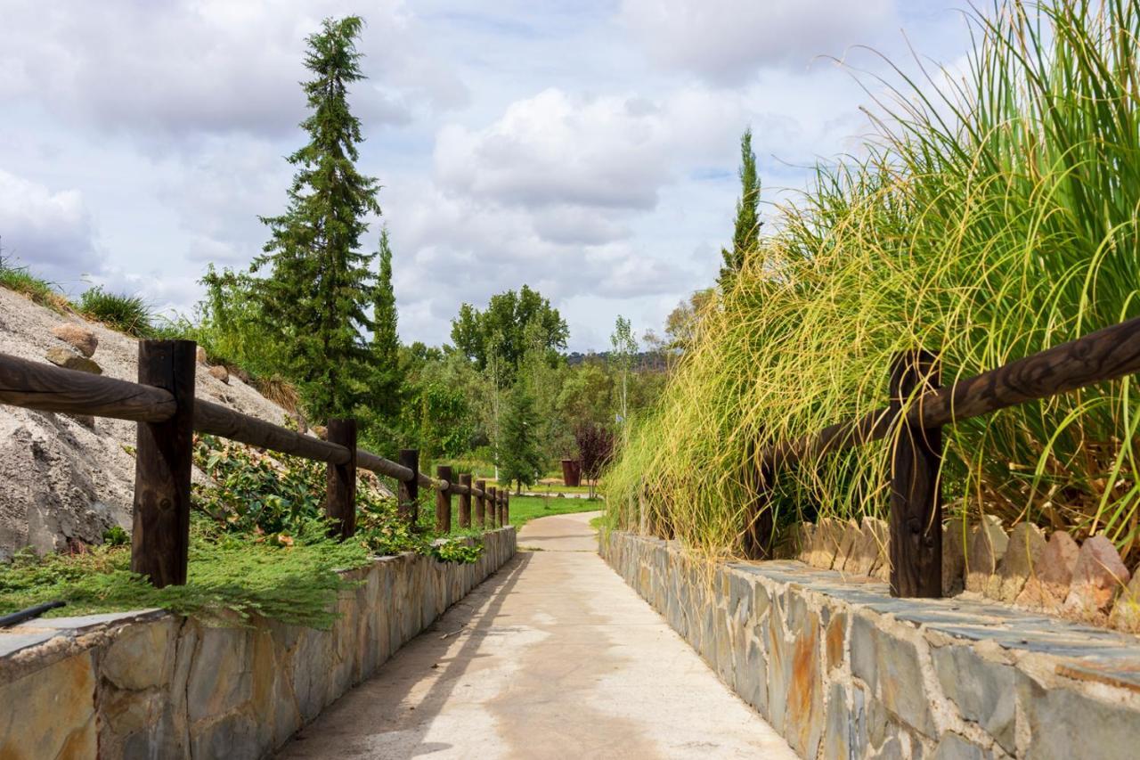 Hotel Rural Arroyo La Plata By Bossh Hotels Jerez De Los Caballeros Exterior photo